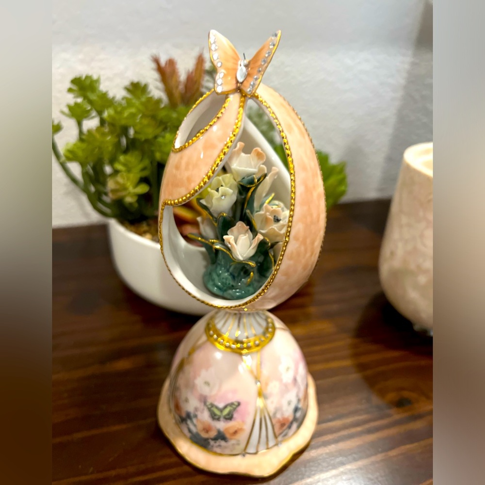 Beautiful porcelain Egg music boxes. Each color sold separately